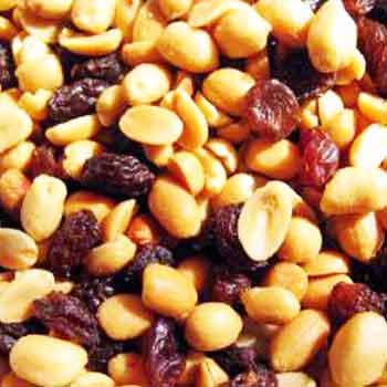 Nuts Peanuts & Raisins 450g